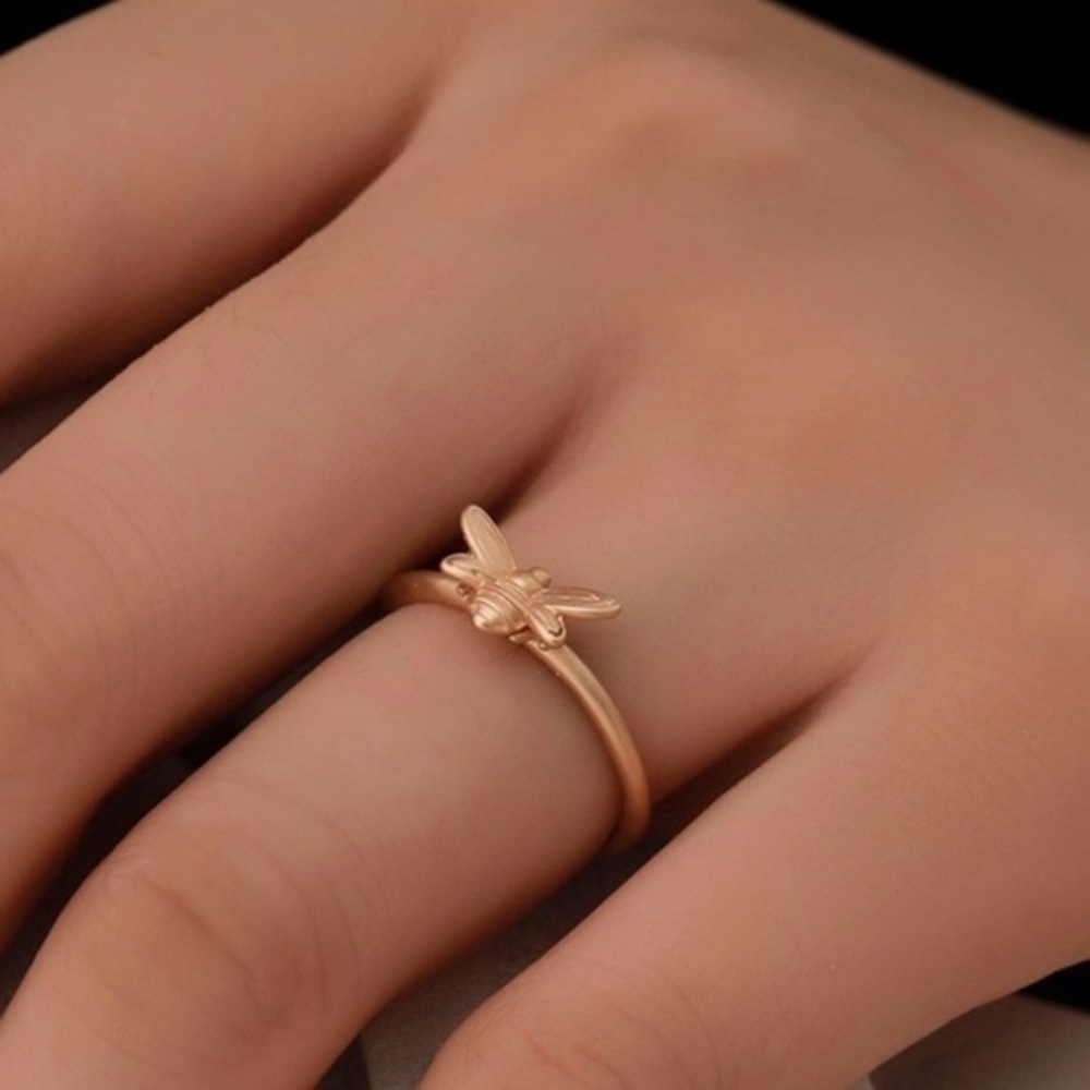 3/$30 💛 Dainty Bumblebee Ring